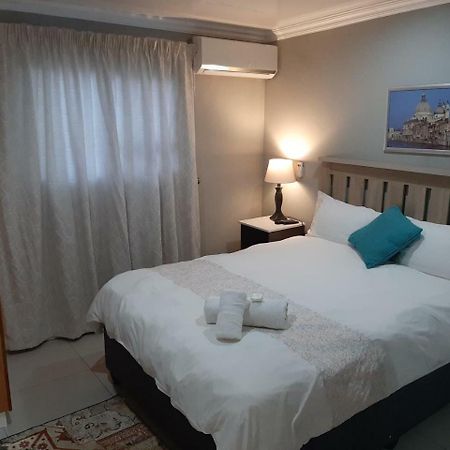 Lux Rooms On 37 Bloemfontein Eksteriør bilde