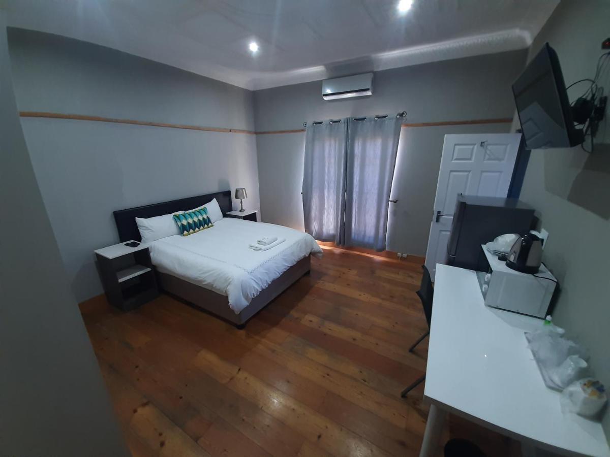 Lux Rooms On 37 Bloemfontein Eksteriør bilde