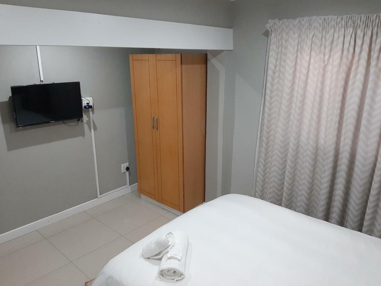 Lux Rooms On 37 Bloemfontein Eksteriør bilde